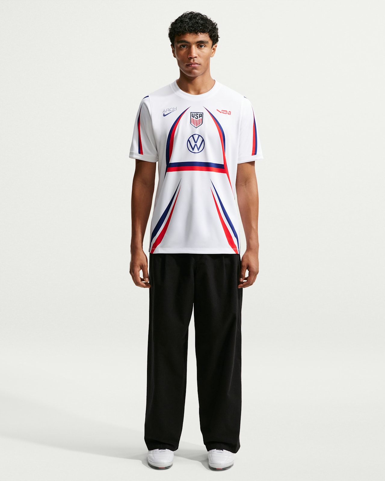 新品 Nike × V.A.A. サッカー Tシャツ XLサイズ アメリカ 完売 アメリカ x V.A.A. コレクション 発売日. Nike SNKRS